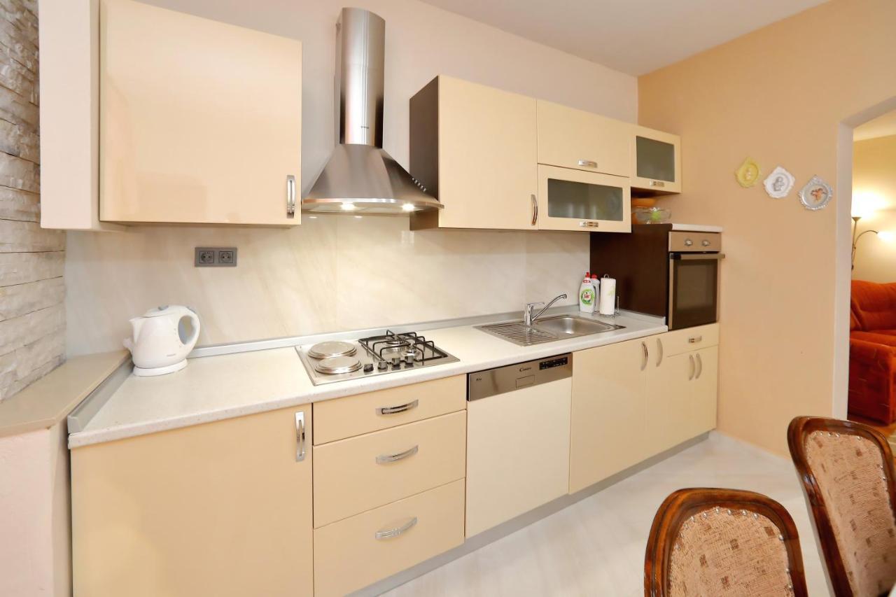 Apartment Lucijan ビビニェ エクステリア 写真