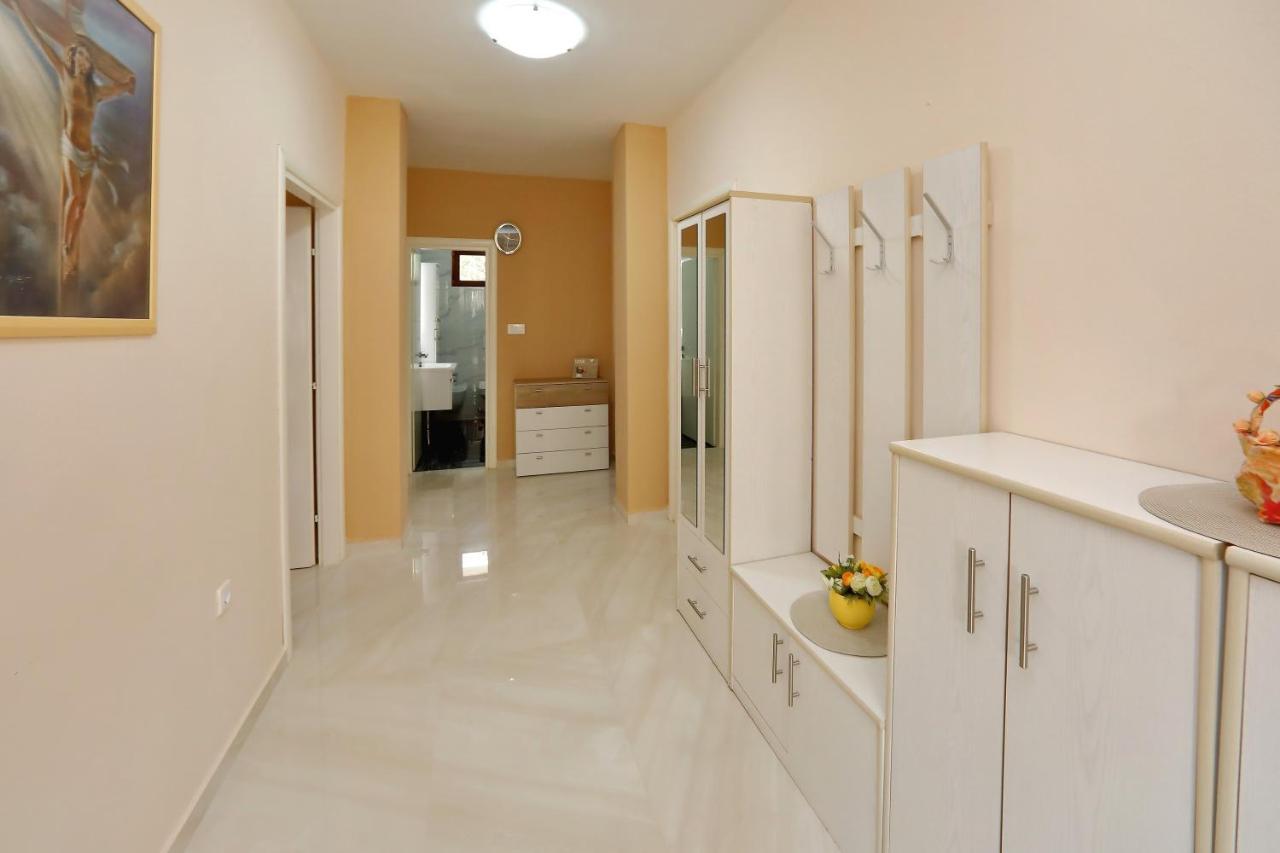Apartment Lucijan ビビニェ エクステリア 写真