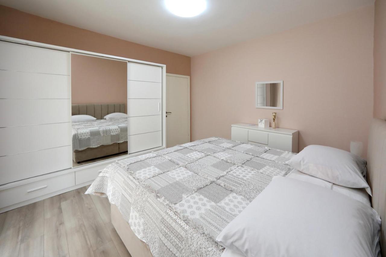 Apartment Lucijan ビビニェ エクステリア 写真